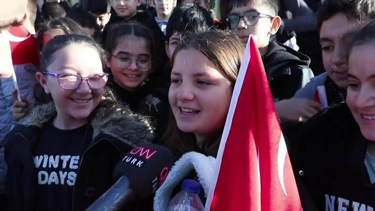 Çocuklar Atalarına koştu Anıtkabirde duygu seli