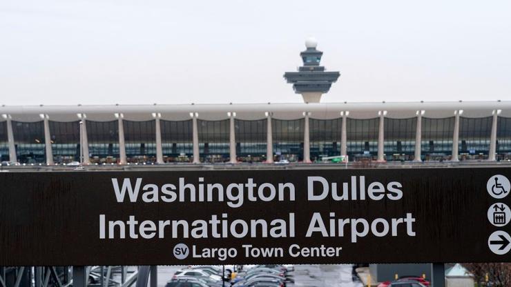 ABD'de havalimanı terminalinde yolcu taşıyan araç kaza yaptı: 18 yaralı ABD'de havalimanı terminalinde yolcu taşıyan araç kaza yaptı: 18 yaralı