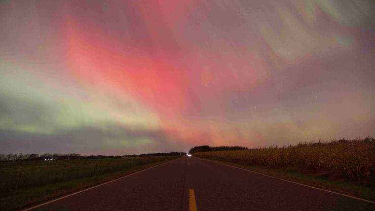 ABD’de Gökyüzü Renklendi: Kuzey Işıkları Sürprizi