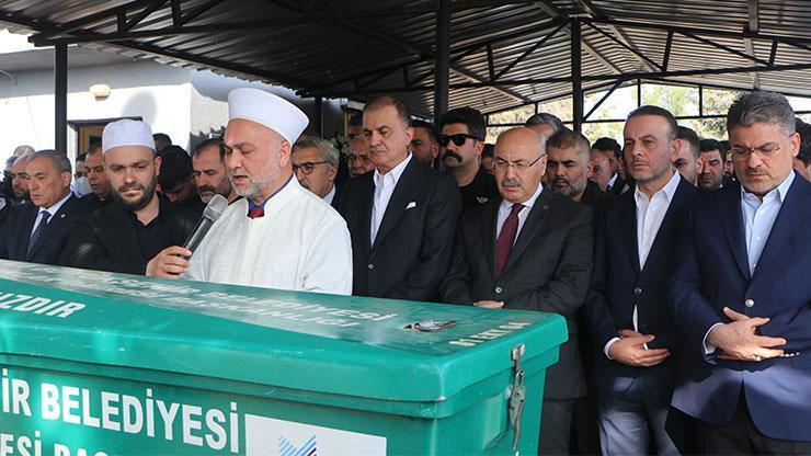 AK Parti Sözcüsü Çelik, dayısının cenaze törenine katıldı AK Parti Sözcüsü Çelik, dayısının cenaze törenine katıldı