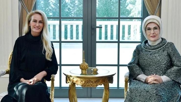 Emine Erdoğan, KKTC Cumhurbaşkanı'nın eşi ile bir araya geldi Emine Erdoğan, KKTC Cumhurbaşkanı'nın eşi ile bir araya geldi