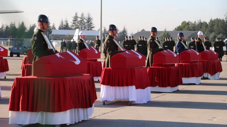 Kahramanlara veda Türkiye şehitlerini uğurladı