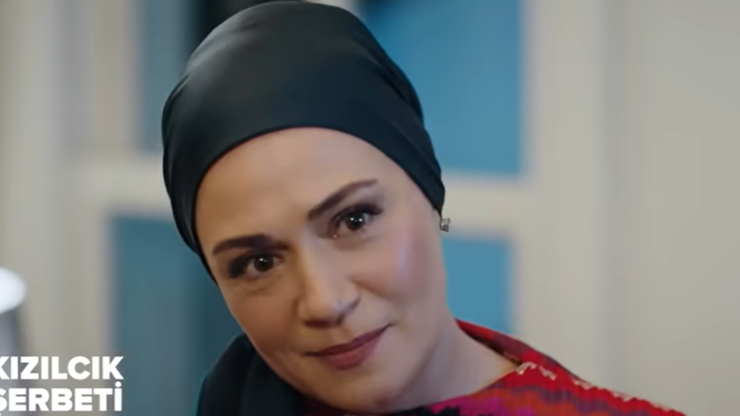 Kızılcık Şerbeti Salkım kimdir Özge Borak kaç yaşında ve nereli