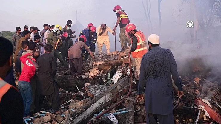 Pakistan'da havai fişek fabrikasında patlama: 5 kişi öldü Pakistan'da havai fişek fabrikasında patlama: 5 kişi öldü