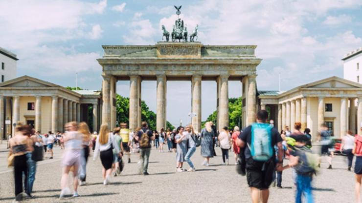 Almanyada yere izmarit atan yandı Rekor ceza