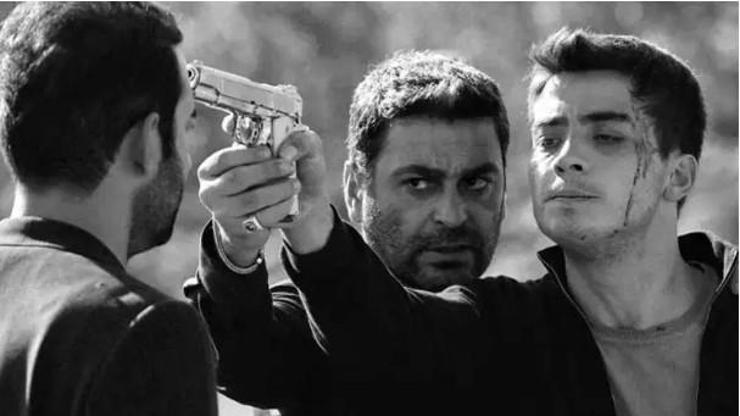 Atakan Özkaya’nın “Uzak Şehir” Setinden Paylaştığı Kare Sanal Medyayı Salladı