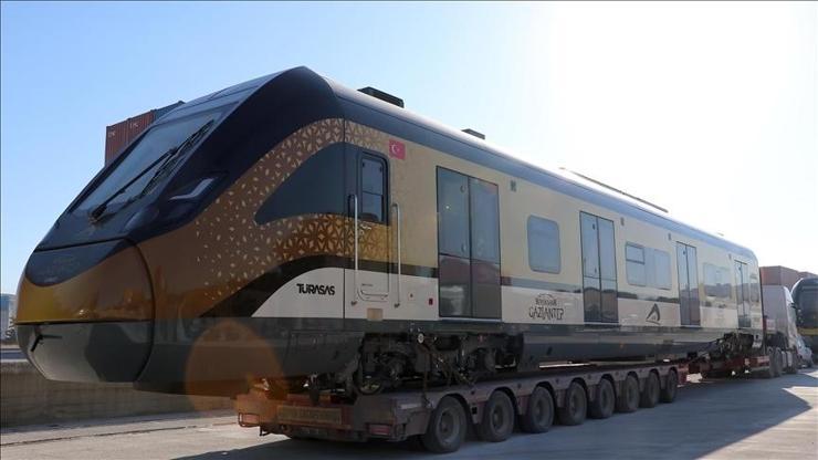 Milli banliyö tren setinin dördüncüsü Gaziantep’e teslim edildi