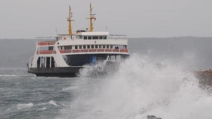 Gökçeadada feribot seferlerine fırtına engeli