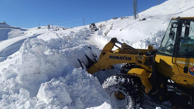 Kar erken bastırdı, kalınlığı bir metreyi aştı
