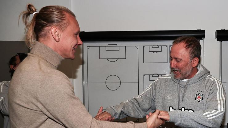 Beşiktaş'ın eski stoperi Domagoj Vida, siyah-beyazlıları ziyaret etti Beşiktaş'ın eski stoperi Domagoj Vida, siyah-beyazlıları ziyaret etti