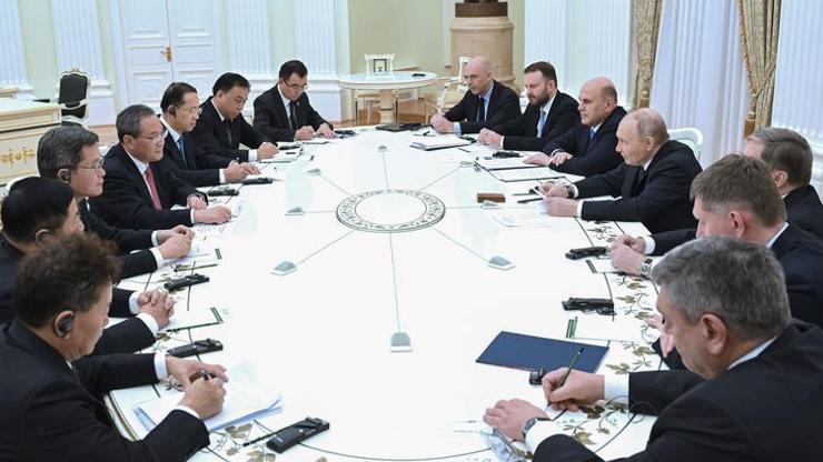 Çin Başbakanı Li'den Moskova temasları: Putin ile görüştü
