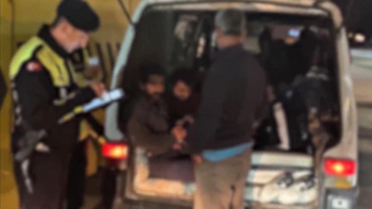 Ülke genelindeki denetimlerde 687 düzensiz göçmen yakalandı Ülke genelindeki denetimlerde 687 düzensiz göçmen yakalandı