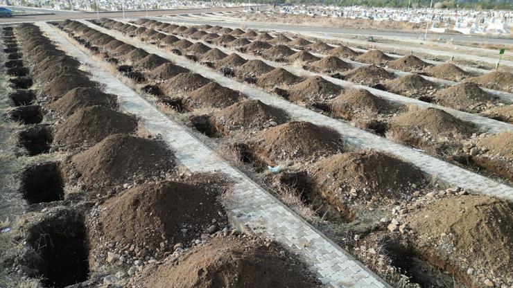 Erzurumda kar hazırlığı: 500 kışlık mezar kazıldı