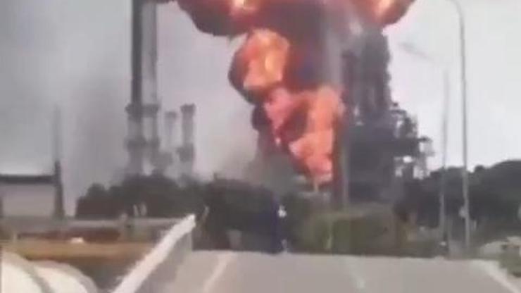 Venezuela'da petrol tesisinde patlama: Siyah dumanlar gökyüzünü sardı