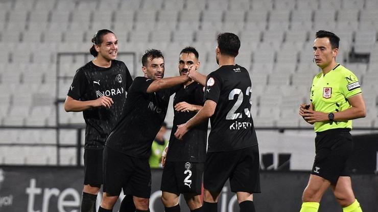 Manisa FK, Adana Demirspor’u rahat geçti