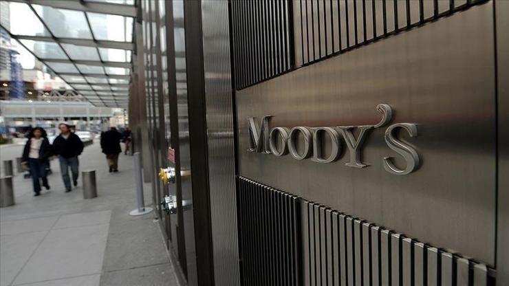 Moody’s, İtalya’nın kredi notunu 23 yıl sonra ilk kez yükseltti