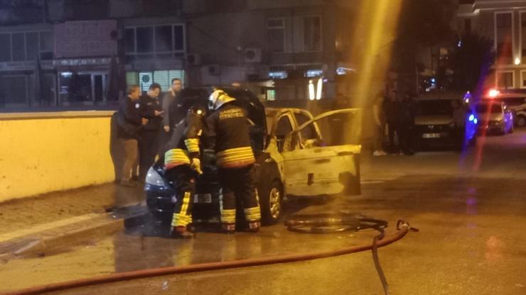 Samsun’da park halindeki otomobilde çıkan yangın korkuttu; o anlar kamerada