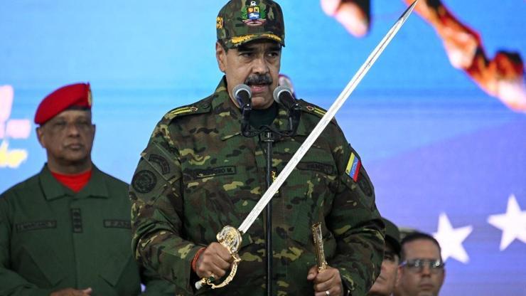 Maduro üniformayı giydi, kılıcı çekti ABDye mesaj...