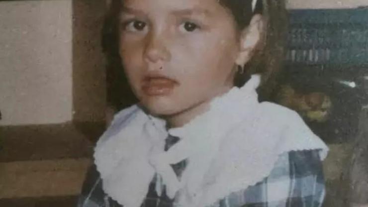 Fotoğraftaki Ünlü İsmi Tanıdınız mı Nostaljik Paylaşım: “Ne Kadar Güzel Yüzlüymüşüm”