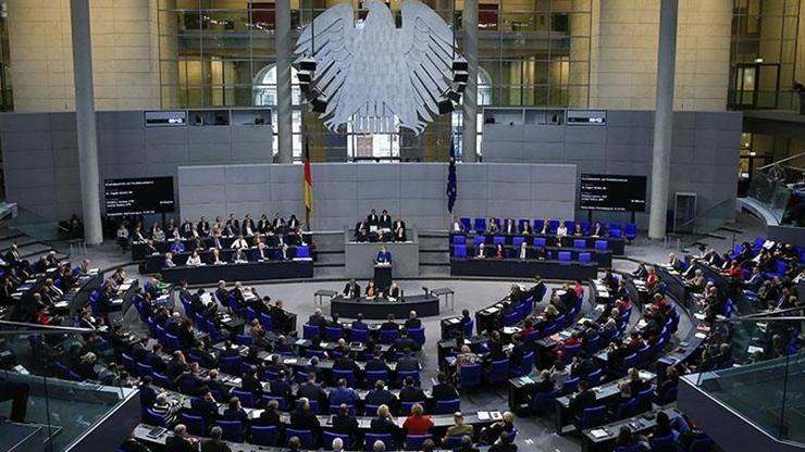 Almanya Dışişleri Bakan Wadephul’a mecliste Gazze protestosu Almanya Dışişleri Bakan Wadephul’a mecliste Gazze protestosu