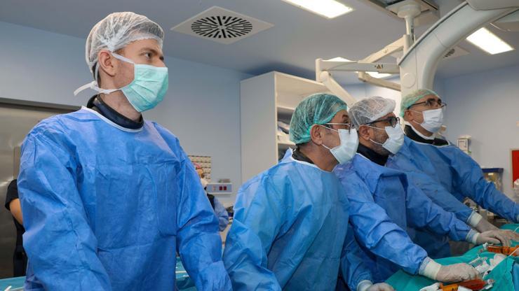 İzmir Şehir Hastanesi'nde TPVR ile çocuk kalp hastalarına ameliyatsız çözüm