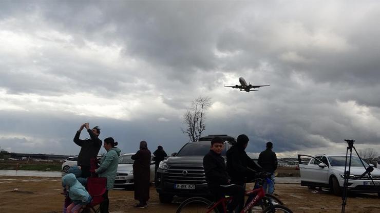 Ziyaretçi akınına uğruyor! Sabiha Gökçen pistindeki seyir terasına yoğun ilgi Ziyaretçi akınına uğruyor! Sabiha Gökçen pistindeki seyir terasına yoğun ilgi