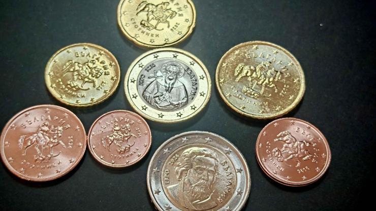 Bulgaristan ilk yerel euroları bastı: Vatandaşlar sıraya girdi