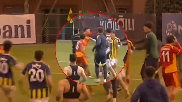 U19 derbisinde skandal hareket! Rakibine yumruk attı...