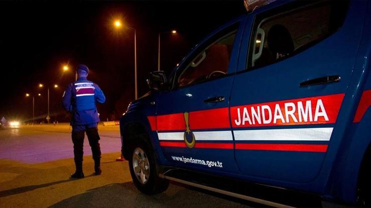 Trafik cezası yazdığı kişiyi öğrenen jandarma cezayı cebinden ödedi Trafik cezası yazdığı kişiyi öğrenen jandarma cezayı cebinden ödedi