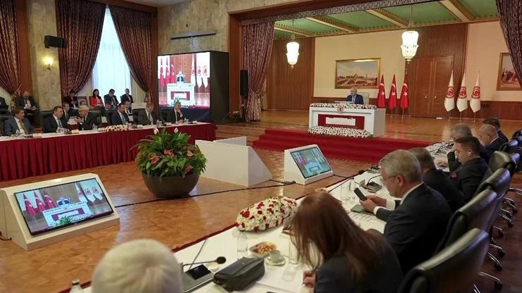 Ziyaret sonrası ilk toplantı: İmralı görüşmesinin sonuçları masaya yatırılacak