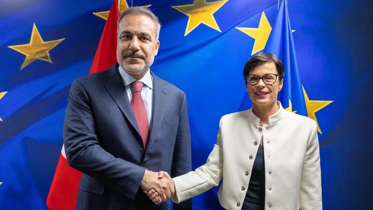 Dışişleri Bakanı Hakan Fidan, Belçika’da AB Komiseri Kos ile görüştü