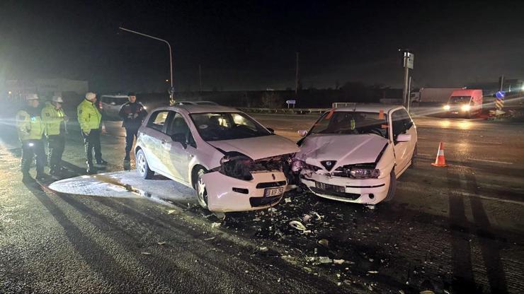 Çerkezköy'de iki otomobil çarpıştı; 2 yaralı