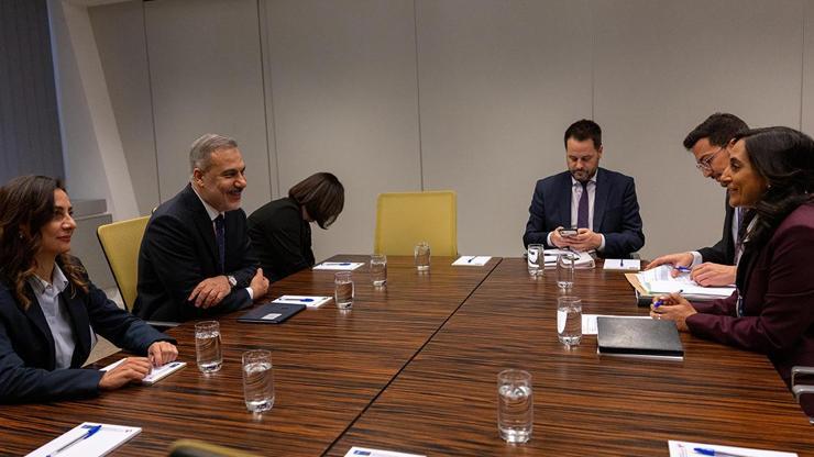 Dışişleri Bakanı Hakan Fidan, Kanada Dışişleri Bakanı Anand ile bir araya geldi