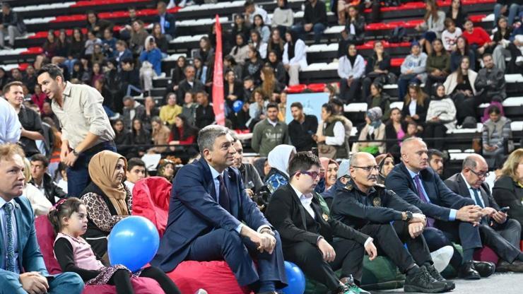 Antalya’da engeller sevgiyle aşılıyor