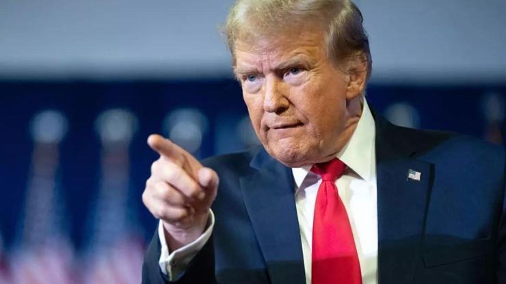 Trump yine Bidenı hedef aldı: “Aptal insanlar yönetiyordu, bu yüzden borcumuz var