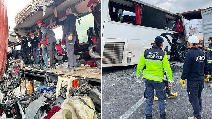 SON DAKİKA… Yolcu otobüsü, otoyolda TIR’a çarptı; 7 kişi can verdi