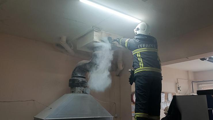 Burdur'da temizlenmeyen bacadaki yangın paniğe neden oldu