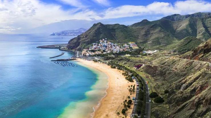 Tenerife'de dev dalgalar 3 can aldı