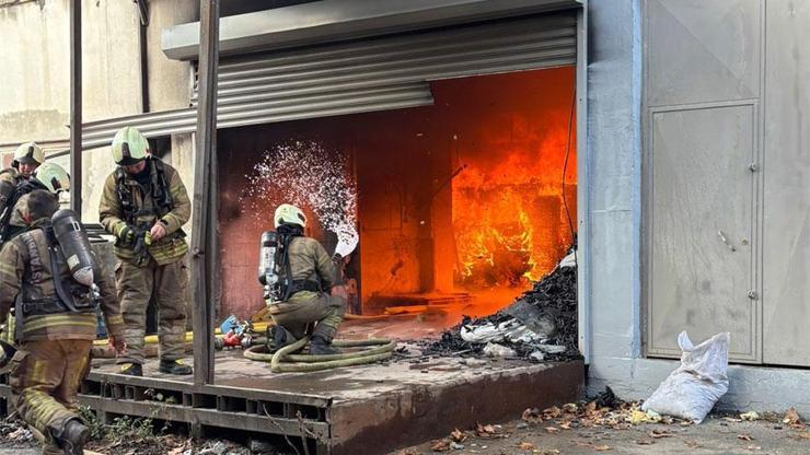 Bakırköydeki tekstil fabrikasında yangın
