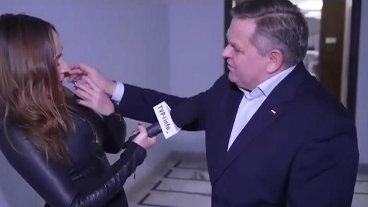 Polonyada canlı yayında skandal: Senatör gazeteciye önce hakaret etti, sonra saldırdı