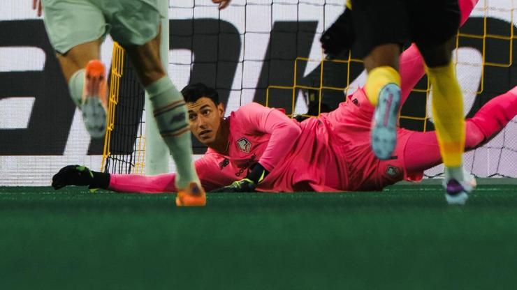 Penaltı canavarı Berke Özer bir kez daha kalesinde devleşti!