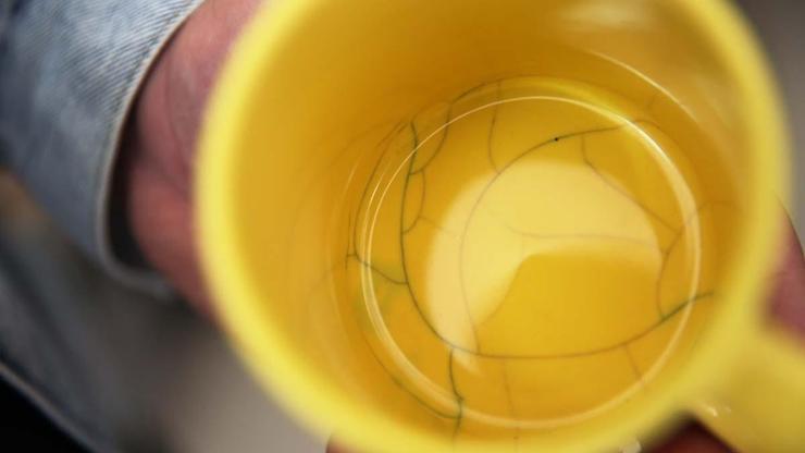 BAKTERİ ÜRETİYOR Her Mutfakta Var Çatlak Seramik Kap ve Kupalara Dikkat