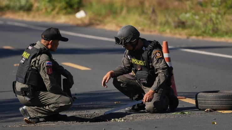 Önce Kamboçya ateşkes ilan etsin Önce Kamboçya ateşkes ilan etsin