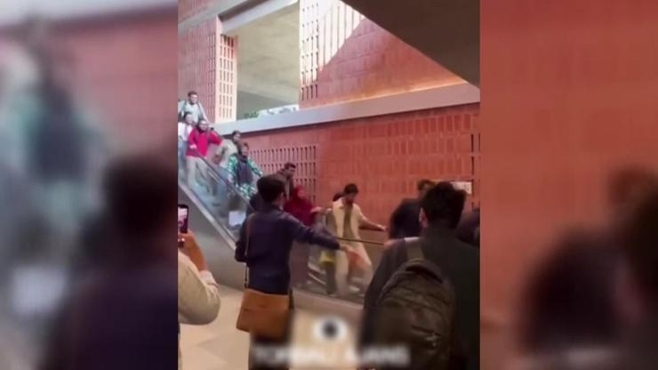 Kameralara yansıyan panik Okul çevresinde dehşet anları: Yürüyen merdiven bir anda kontrolden çıktı