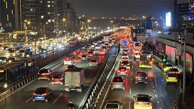 İstanbul’da trafik yoğunluğu yüzde 85’e ulaştı