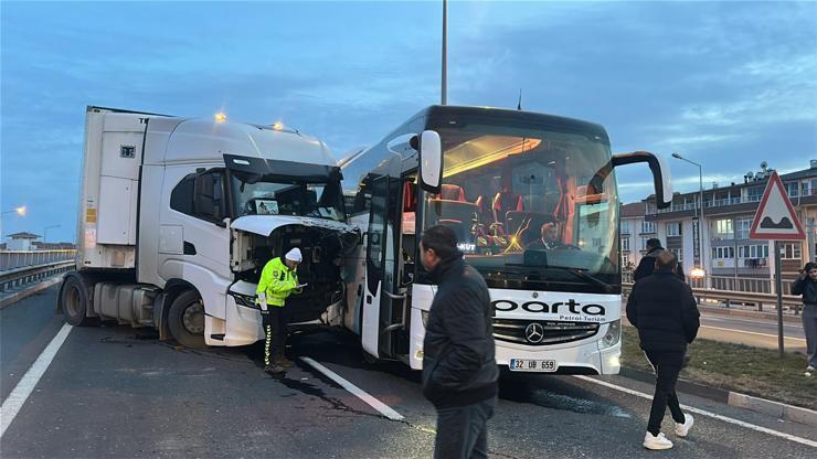 Kütahya’da zincirleme kaza! 3 kişi yaralandı