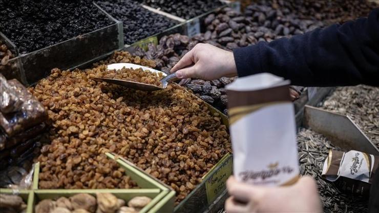 Yılbaşı öncesi kuru yemiş alışverişi başladı
