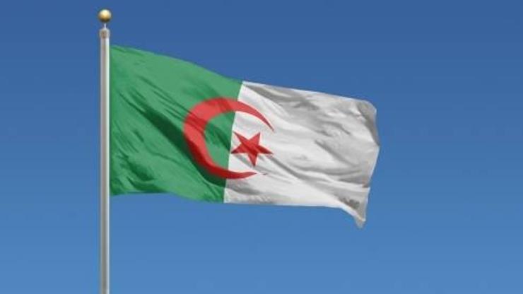 Cezayir’de Fransız sömürgeciliği suç ilan edildi