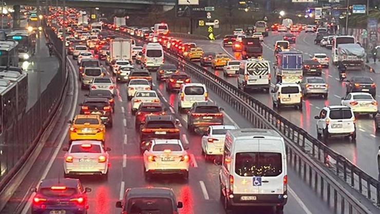 İstanbul'da trafik yoğunluğu yüzde 90'a çıktı