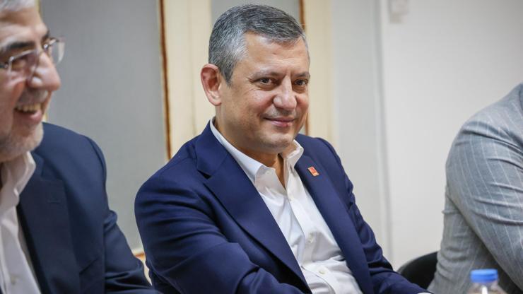  Cumhurbaşkanı Erhürman ile bir araya geldi